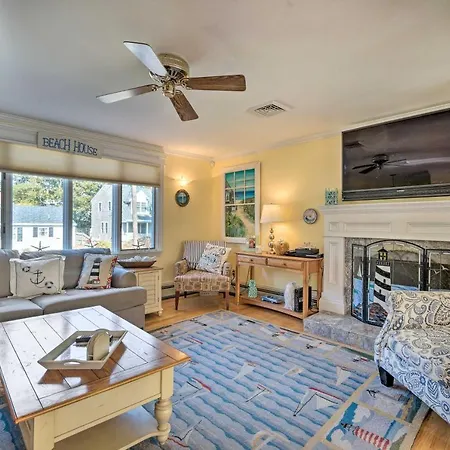 Charming East Falmouth Home Walk To Private Beach